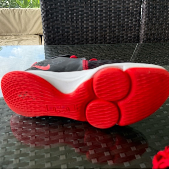 Nike LeBron Witness 8 VIII Faze Men’s Size 11 Black and Red Basketball Shoes - Picture 3 of 6